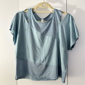 Lululemon size 12 yoga/work out top short sleeve cold shoulder